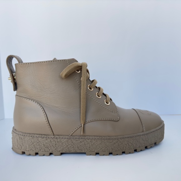 CHANEL Interlocking CC Lace Up Combat Boots. - Picture 6 of 13